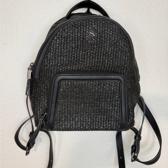 Simply Vera Wang Black Woven Straw Faux Leather Backpack Purse - Picture 9 of 9